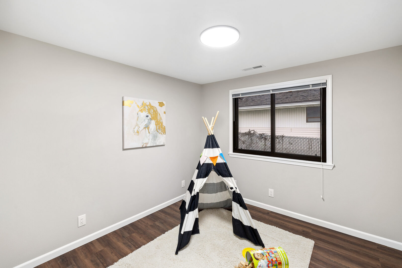 Secondary bedroom
