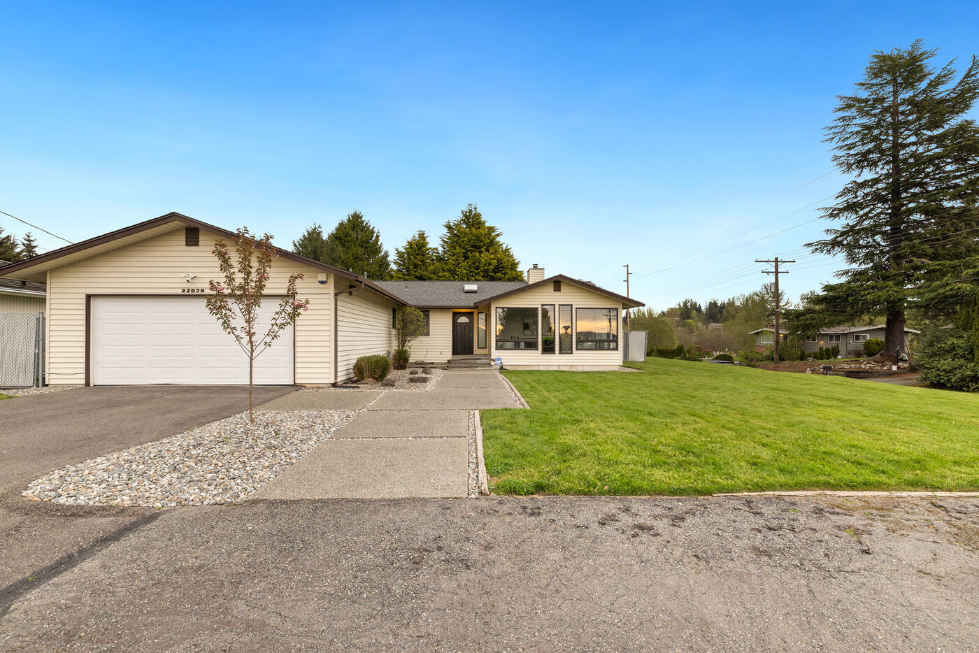 Daytime exterior, Des Moines WA